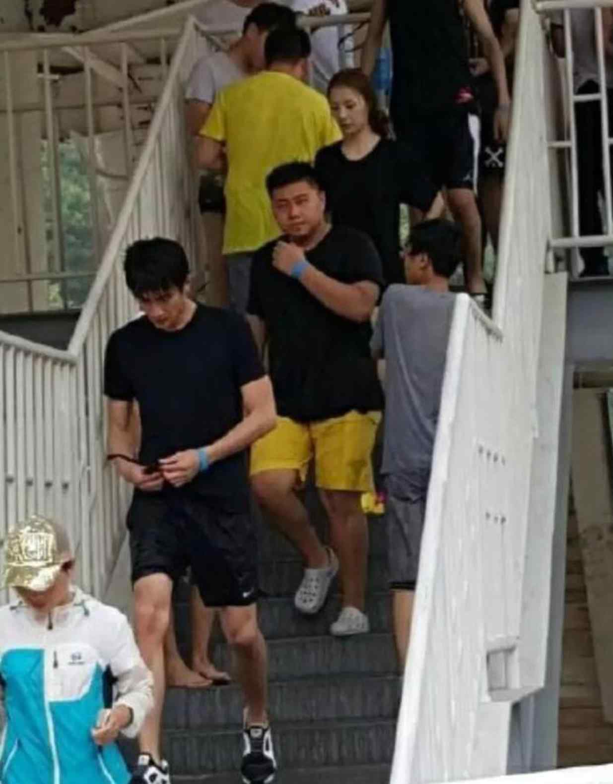 网友偶遇林更新 刚刚健身结束十分帅气