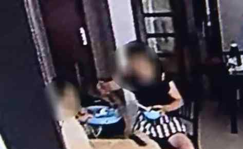 1岁半男童遭保姆打耳光 称这是自己的一种教育方式