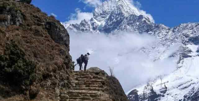 数百登山者被困喜马拉雅山 到底是什么状况？