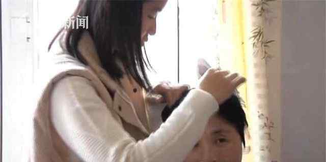 女大学生带瘫痪妈妈上大学 食堂勤工俭学抵消母女二人的一日三餐