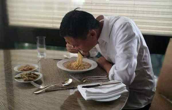 马云吃方便面咸菜 网友：浙商精神杭州骄傲