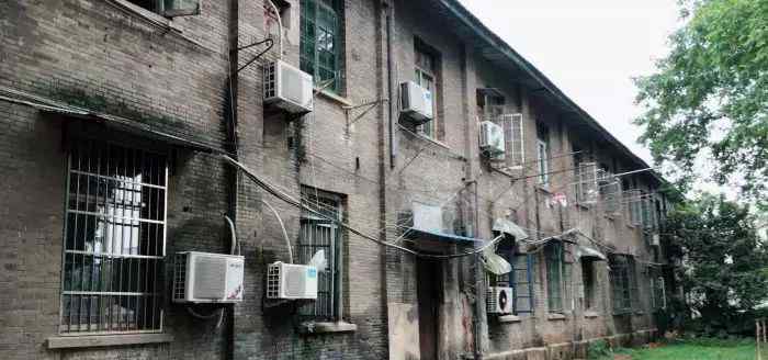 安徽大学校园建筑被称青楼 有关部门回应称“别想多了”