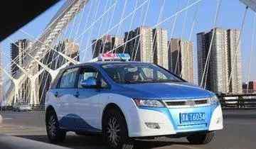 大包出租车 出租车包给别人出交通事故车主有责任吗？