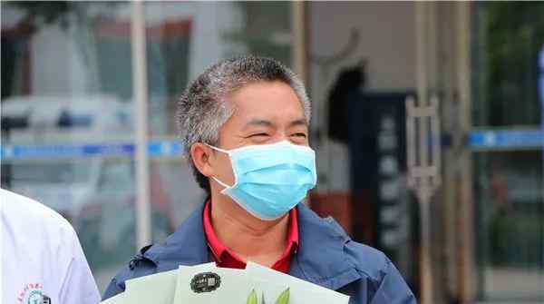 男护士援鄂归来变白发 事件的真相是什么？