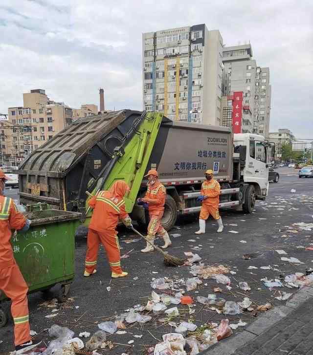 大连一夜市现交通和环卫问题 具体是什么情况？