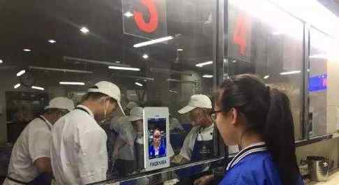杭州一高中推刷脸吃饭 再也不用担心忘带饭卡啦！