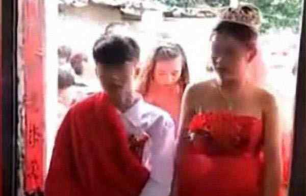 13岁小夫妻结婚 女方腹部隆起已怀孕