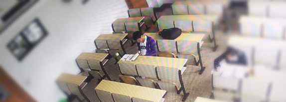 杭州一研究生出入教室猥亵女生被拘留 自称：备考压力大