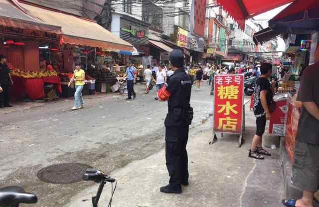 8岁男童遭当街砍断手 出动警犬在现场寻找断肢