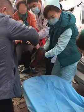 中学生12楼跳下 幸亏楼底下有辆车起缓冲作用