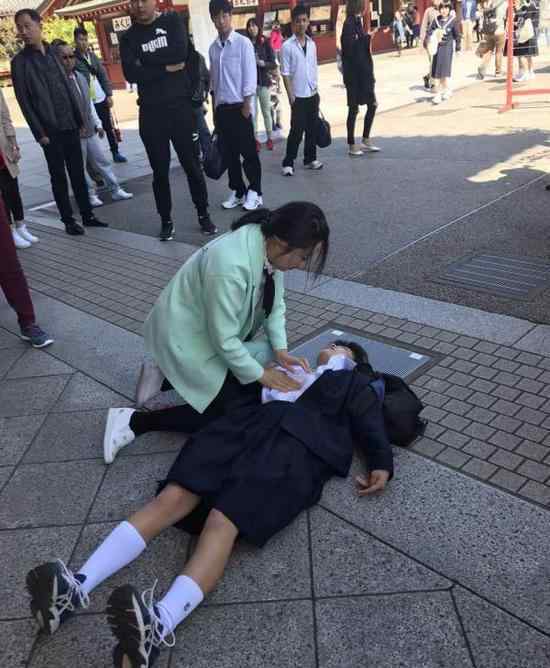 河南护士东京游玩救人 毫不犹豫跑过去进行施救