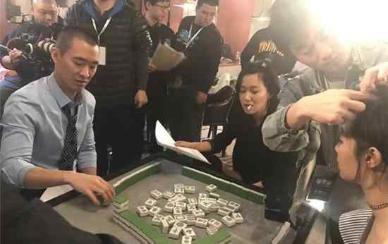 徐静蕾霸气与黄立行打麻将 这样的老徐简直太霸气！