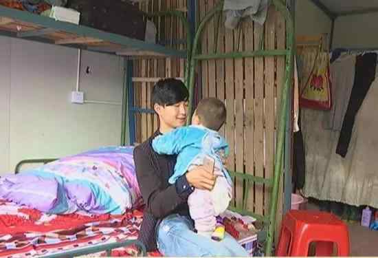 14岁恋爱17岁生娃 意外撞见孩子妈和陌生男子同居？