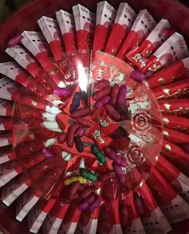 小伙挑68万现金彩礼提亲 因前一晚求婚成功