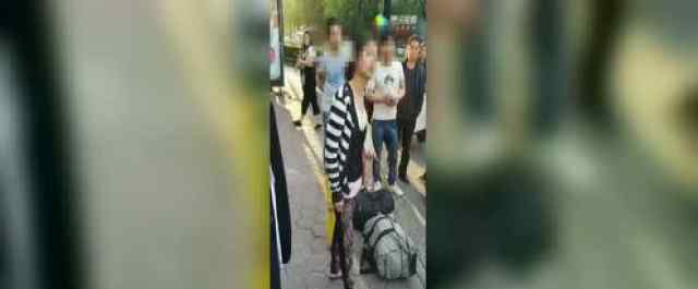 杭州母亲脚踩女儿原因曝光 家家都有本难念的经