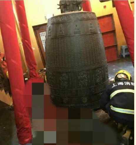 上海静安寺大钟坠落 目前伤者已转移到ICU监护室