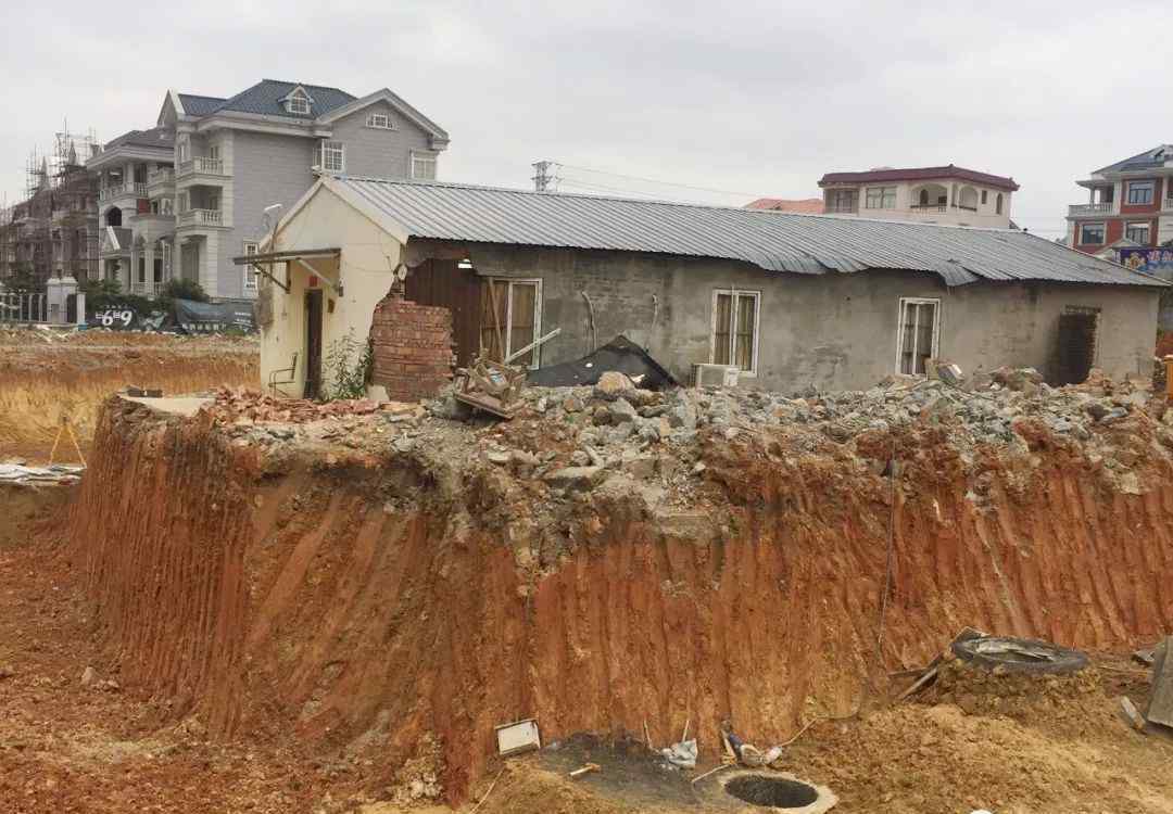 钉子户民房成孤岛 究竟发生了什么?