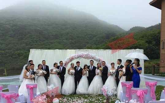 毕业旅行变婚礼 班上43名同学15对情侣