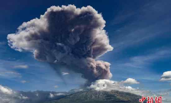 克柳切夫火山 俄堪察加半岛克柳切夫火山喷发 灰柱高达5千米