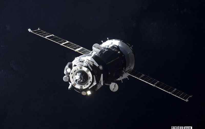邪恶太空船 NASA发布图片：“联盟MS-12”号飞船与国际空间站成功对接