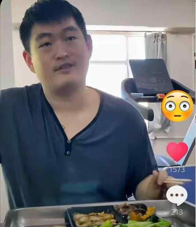赵本山儿子吃盒饭抽10元烟 到底是什么状况？