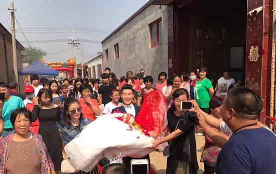 谢孟伟家乡办婚礼 《小兵张嘎》中男主人公嘎子哥结婚了！