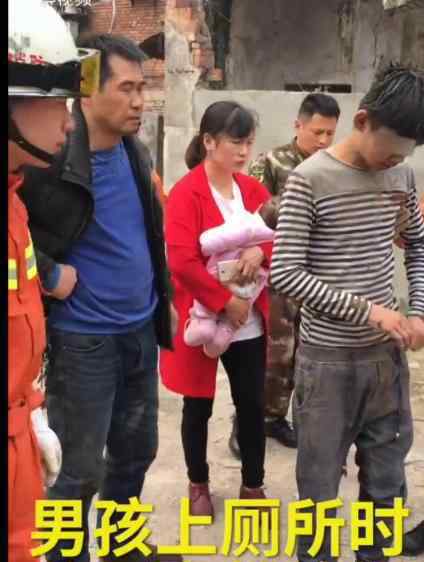 男孩如厕时公厕垮塌：手臂被碎砖块砸到 轻微受伤