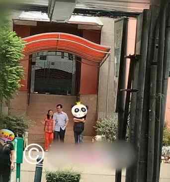 第一狗仔被偷拍 网友疑惑是不是去偷拍明星