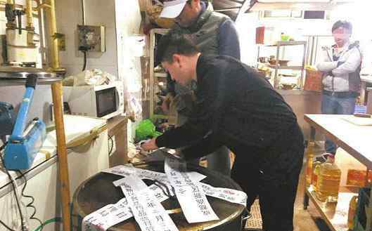 成都老火锅店被查 因使用老油导致顾客拉肚子