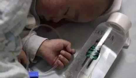 女孩泡澡时溺水 在重症监护室第九天才苏醒过来
