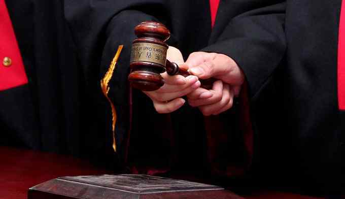 柏联总裁坠机身亡 巨额遗产该归谁继承