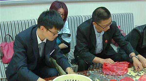 公司零钱付欠薪 老板有意侮辱？