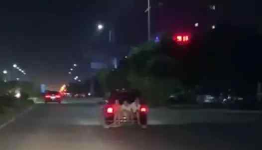 乘客坐后备箱兜风 还原事发经过及背后真相！