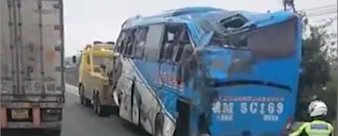 安徽49人客车翻车 具体是啥情况?