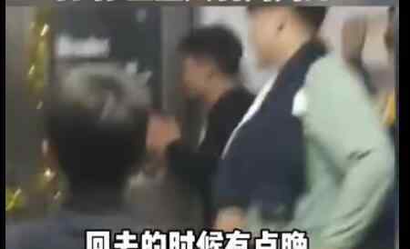 学生晚归给宿管唱世上只有妈妈好 网友的评论亮了