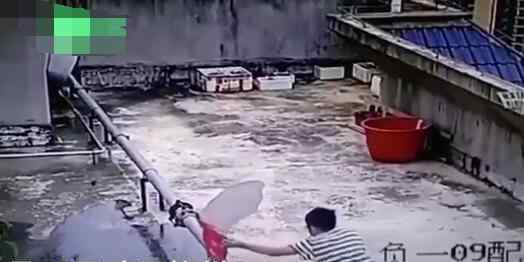 广西13岁男孩屋顶纵火 纵火过程细节流出原因是什么