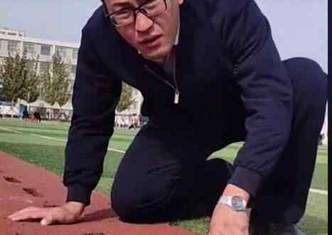 老师给学生加油手机掉进下水道 手机进水了怎么办