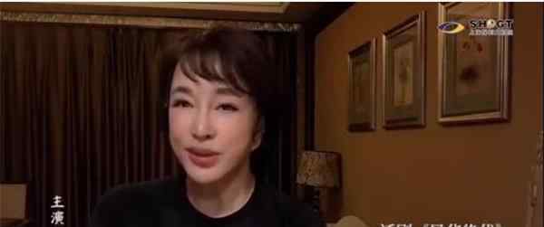 刘晓庆真人出镜宣传主演话剧 65岁高龄被网友批面部僵硬