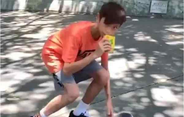 张智霖节目曝出儿子在学校受欢迎 出谋划策被儿子拒绝