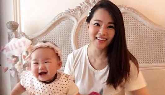 伊能静深夜晒女儿米粒“深夜锻炼”视频 这是要参加奥运的节奏啊！