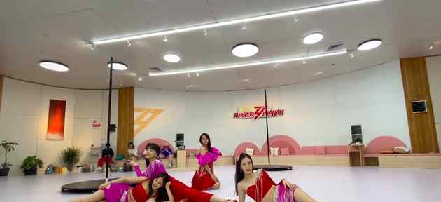 伊能静写小作文夸李斯丹妮组 还原事发经过及背后真相！