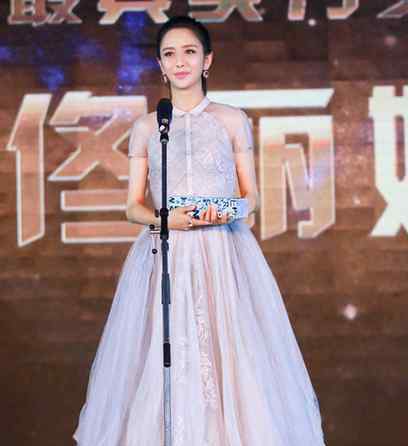 佟丽娅华丽亮相惊艳现场 最具实力女演员奖倍受肯定