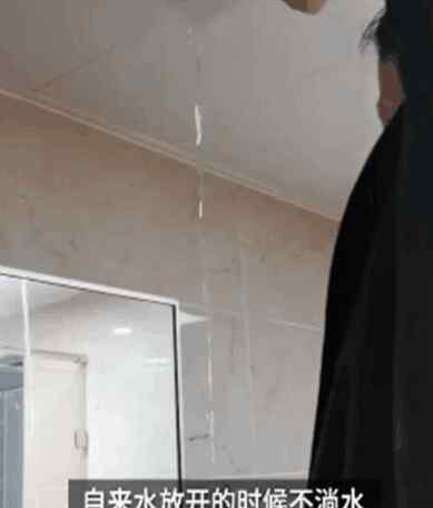业主验收精装房发现门少半截 进卫生间检查后当场愣住