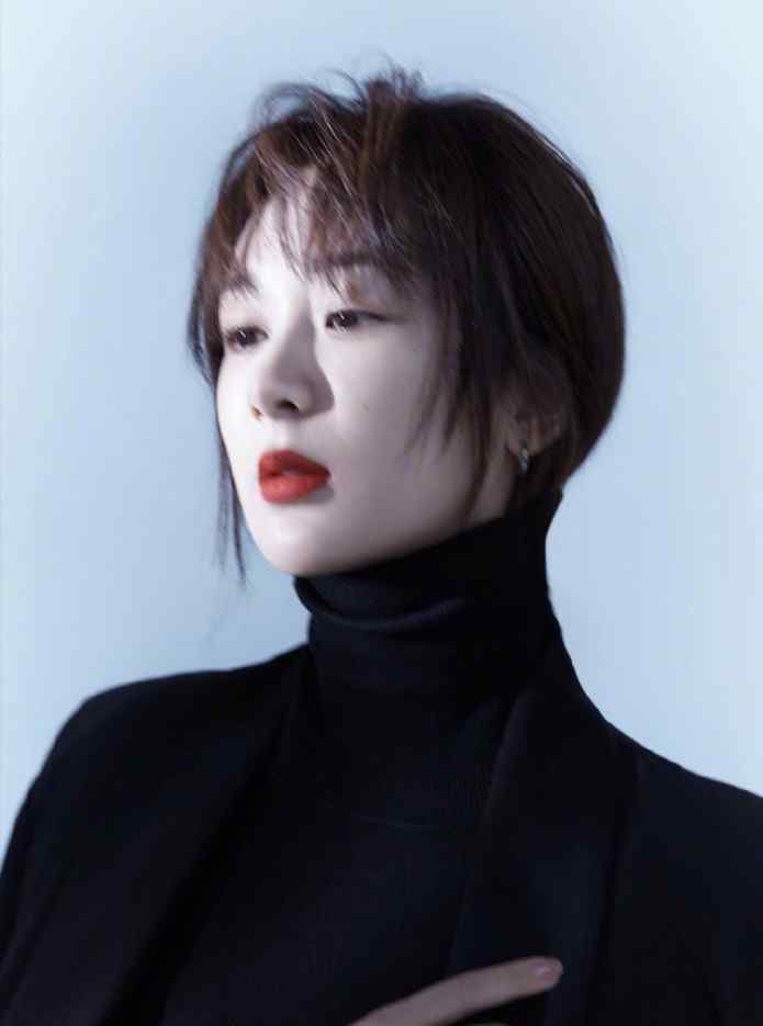 赵丽颖ELLE首封来袭 造型温婉笑起来甜美可人
