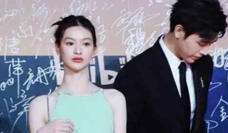 邱天金鸡红毯惊艳众人 一身薄荷绿长裙宛若美人鱼重现
