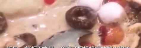 孩子向火锅里加棉花糖迎接爷爷 说出原因太感人