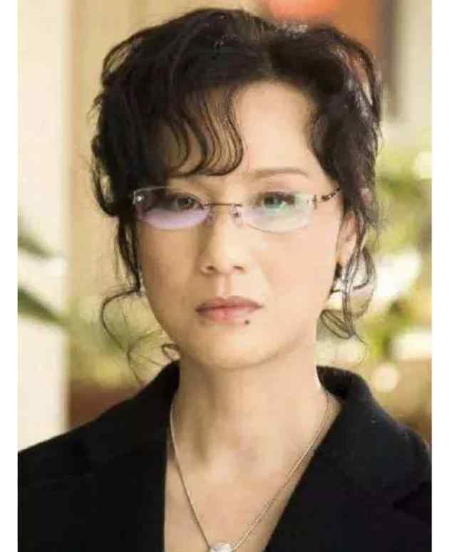 刘晓庆发文悼念李建群 登上网络热搜了！