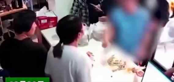 外卖员等餐崩溃砸东西遭店家殴打 事情始末曝光