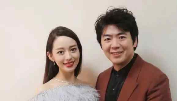 郎朗妻子吉娜被网友偶遇逛街 怀孕6个月依旧纤细如少女