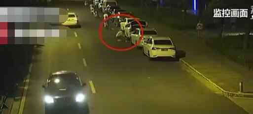 司机在路边给自己画了一个车位 聪明反被聪明误
